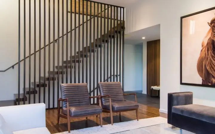 Vách Ngăn Nhôm Cho Cầu Thang Và Phòng Khách Vách Ngăn Nhôm Cho Cầu Thang Và Phòng Khách