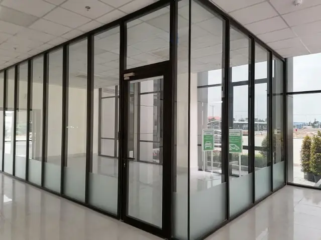 Mẫu Vách Ngăn Văn Phòng Nhôm Kính