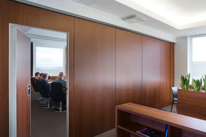 Mẫu Vách Ngăn Văn Phòng Bằng Nhựa