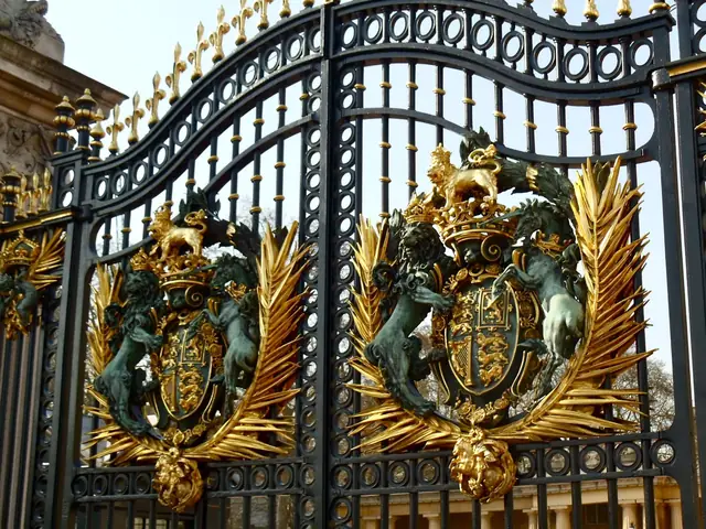 Xây Cổng Nhà Hợp Phong Thủy Với Cổng Buckingham Xây Cổng Nhà Hợp Phong Thủy Với Cổng Buckingham