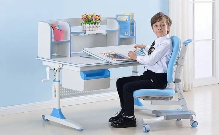 Bàn Học Sinh Tiểu Học Chống Gù