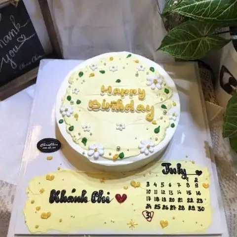 Bánh Vẽ Lịch Màu Vàng Trang Trí Hoa Đơn Giản - Tiệm Bánh Chon ... Bánh Vẽ Lịch Màu Vàng Trang Trí Hoa Đơn Giản - Tiệm Bánh Chon ...