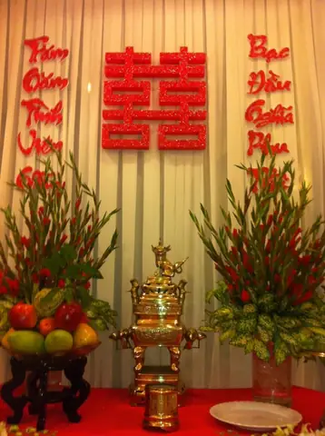 Cách Cắm Hoa Trang Trí Bàn Thờ Ngày Cưới Như Thế Nào?