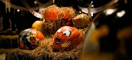 Trang Trí Halloween Cho Lớp Học: 10 Ý Tưởng Độc Lạ, Dễ Làm Trang Trí Halloween Cho Lớp Học: 10 Ý Tưởng Độc Lạ, Dễ Làm