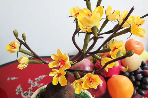 Làm Thế Nào Để Trang Trí Cây Mai Ngày Tết Một Cách Đẹp Và Ấn Tượng?