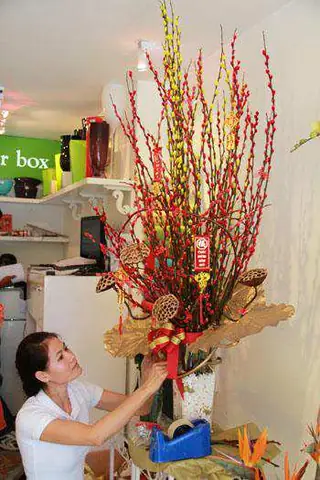 Bước Nào Để Trang Trí Bình Hoa Nụ Tầm Xuân Đẹp Mắt?