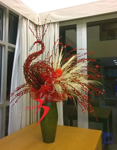 Bước Nào Để Trang Trí Bình Hoa Nụ Tầm Xuân Đẹp Mắt?