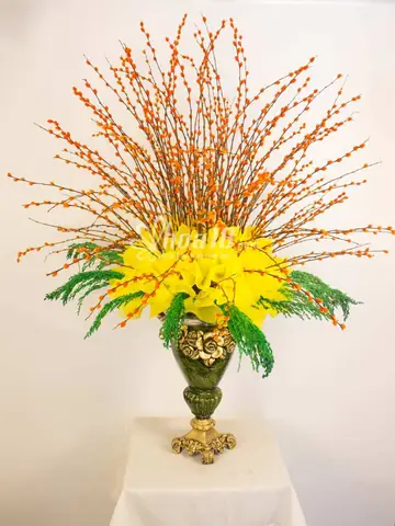 Bước Nào Để Trang Trí Bình Hoa Nụ Tầm Xuân Đẹp Mắt?