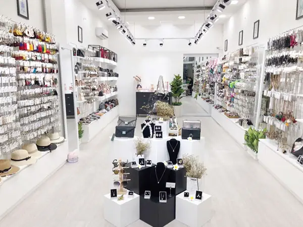 Một Số Điều Cần Lưu Ý Trong Cách Trang Trí Cửa Hàng Phụ Kiện Thời Trang Một Số Điều Cần Lưu Ý Trong Cách Trang Trí Cửa Hàng Phụ Kiện Thời Trang