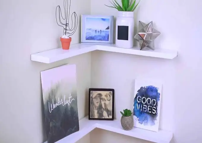 Cách Trang Trí Kệ Sách Treo Tường Đẹp Như Thế Nào?