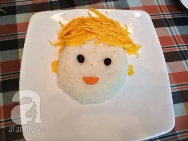 Món Trứng Trứng Tráng Hình Mặt Cười Và Cơm Trắng