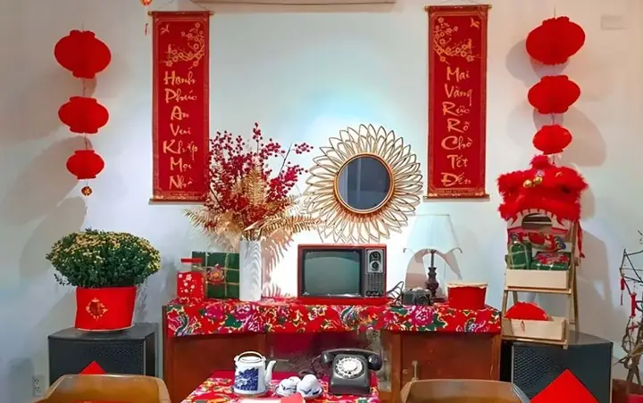 Sử Dụng Câu Đối Đỏ Trang Trí Tết Phòng Khách