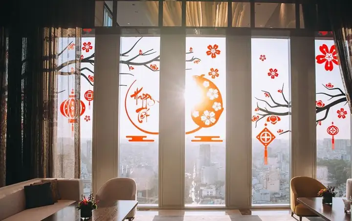 Trang Trí Cửa Kính Phòng Khách Với Decal Độc Đáo