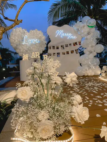 Trang Trí Phòng Cầu Hôn Với Bóng Bay Thả Trần Và Bóng Thả Sàn Trang Trí Phòng Cầu Hôn Với Bóng Bay Thả Trần Và Bóng Thả Sàn