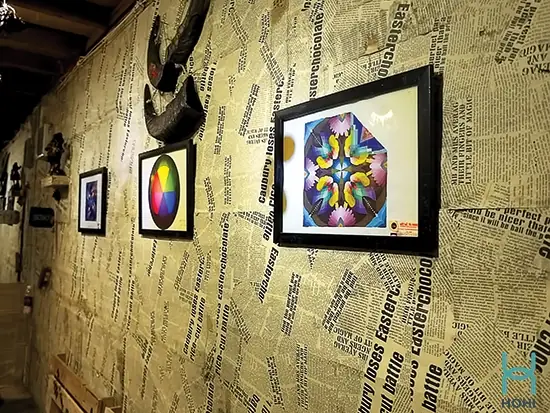 Giấy Dán Tường Giả Báo – Cách Trang Trí Phòng Trọ Bằng Giấy Dán Tường Độc Đáo