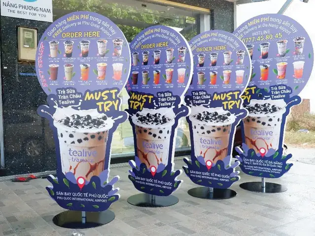 Trang Trí Tường Kính Và Không Gian Trống