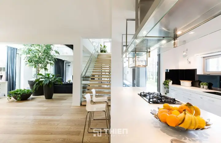 Có Nên Thiết Kế Cầu Thang Giữa Phòng Khách Và Bếp