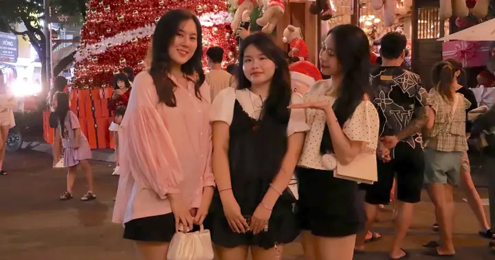 Sắp Tới Giáng Sinh: Những Góc Sống Ảo Ở Tp.hcm Đang Hút Check-in
