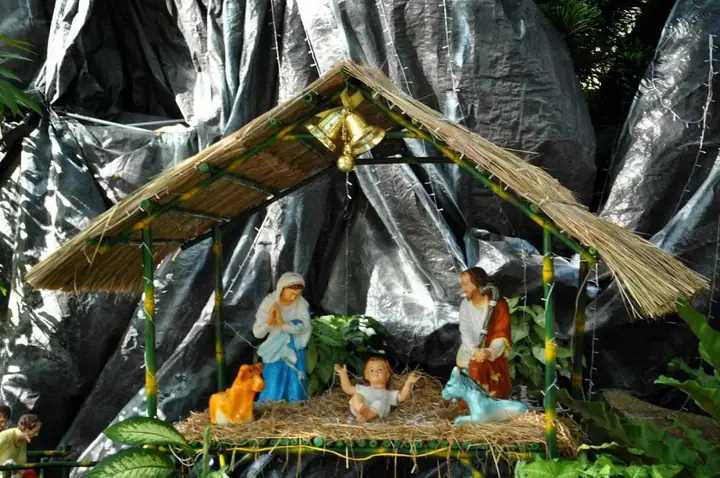 Giấy Bạc Trang Trí Noel Ở Đâu Bán?