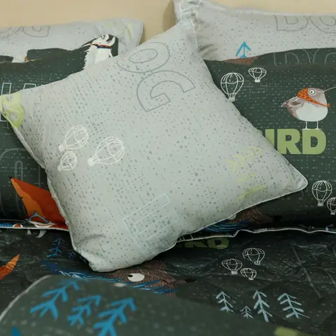 Vì Sao Nên Mua Gối Trang Trí Cho Ghế Gỗ?