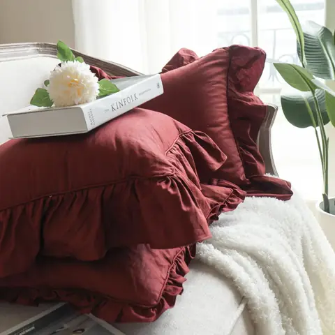 Chọn Gối Cùng Tông Màu Với Ghế Gỗ