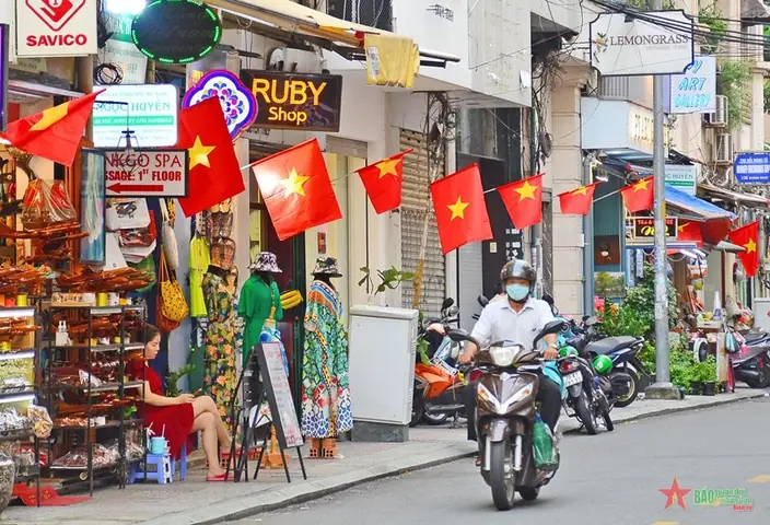Đường Phố Tp Hồ Chí Minh Rực Rỡ Sắc Màu Ngày Tết Độc Lập