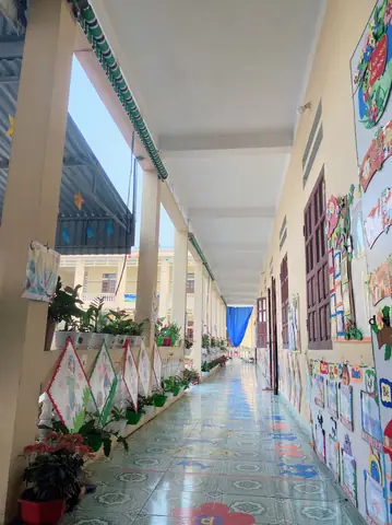 Xây Dựng Môi Trường Giáo Dục Trong Và Ngoài Lớp Học.