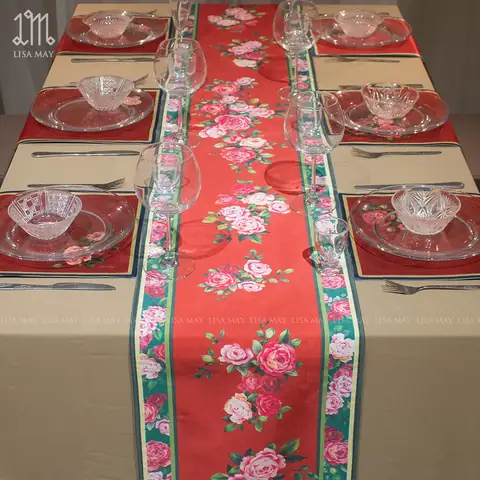 Khăn Runner Thiết Kế Họa Tiết Hoa Hồng Nền Đỏ (viền Hoa Nền Xanh Lá)