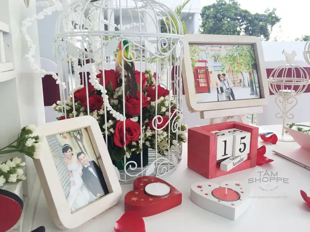 Địa Chỉ Mua Khung Ảnh Để Bàn Trang Trí Tiệc Cưới Ở Đâu?