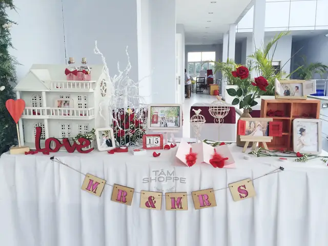 Địa Chỉ Mua Khung Ảnh Để Bàn Trang Trí Tiệc Cưới Ở Đâu?