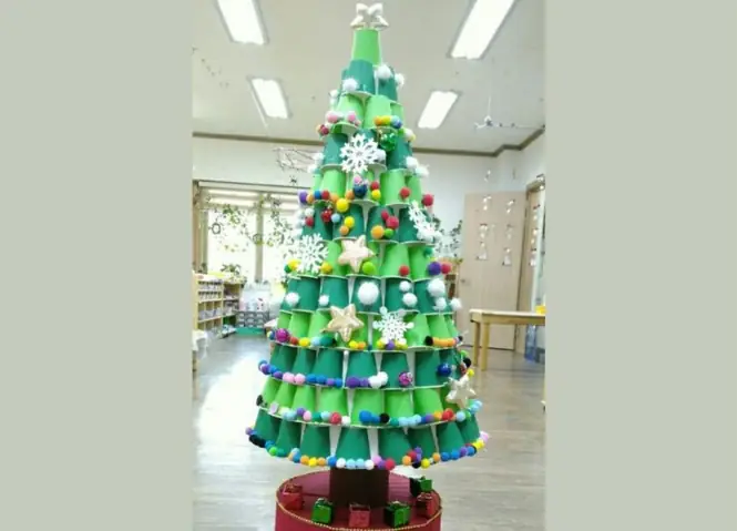 Làm Cây Thông Từ Vật Liệu Tái Chế Làm Cây Thông Từ Vật Liệu Tái Chế