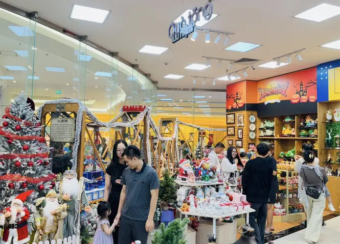 Tạo Góc Check-in Với Cây Thông – Xu Hướng Giáng Sinh 2025 Tạo Góc Check-in Với Cây Thông – Xu Hướng Giáng Sinh 2025