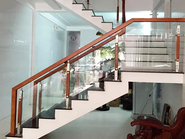 Người Dùng Thường Tìm Kiếm Những Mẫu Lam Nhôm Trang Trí Cầu Thang Nào Trên Google?