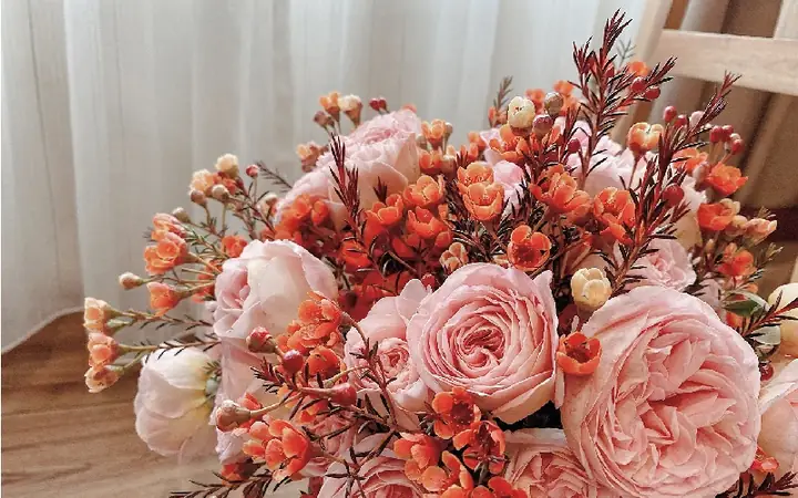 Lọ Hoa Thanh Liễu Đẹp Dùng Để Cắm Hoa Nào Phù Hợp?