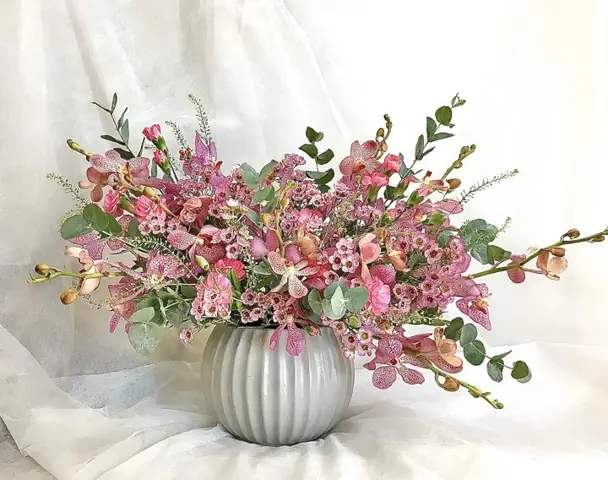 Lọ Hoa Thanh Liễu Đẹp Dùng Để Cắm Hoa Nào Phù Hợp?