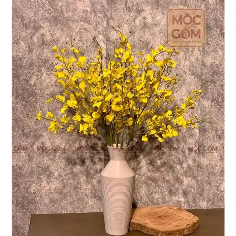 Lọ Hoa Thanh Liễu Đẹp Dùng Để Cắm Hoa Nào Phù Hợp?