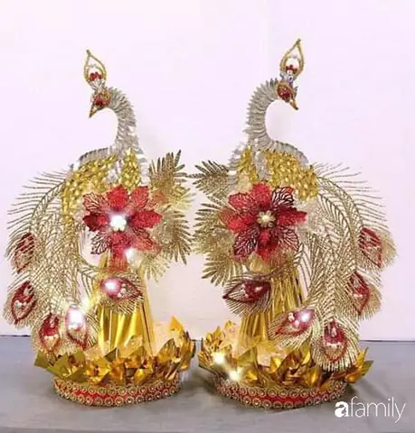 Lông Công Trang Trí Bàn Thờ Có Ý Nghĩa Gì Trong Phong Thủy? Lông Công Trang Trí Bàn Thờ Có Ý Nghĩa Gì Trong Phong Thủy?