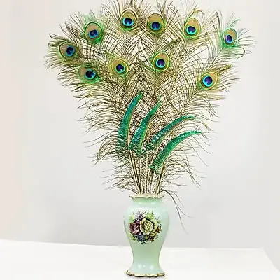 Lông Công Trang Trí Bàn Thờ Có Ý Nghĩa Gì Trong Phong Thủy? Lông Công Trang Trí Bàn Thờ Có Ý Nghĩa Gì Trong Phong Thủy?