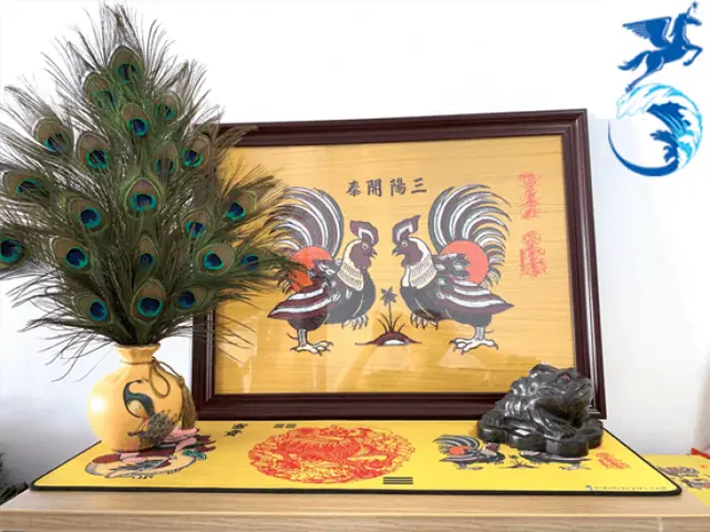 Lông Công Trang Trí Bàn Thờ Có Ý Nghĩa Gì Trong Phong Thủy? Lông Công Trang Trí Bàn Thờ Có Ý Nghĩa Gì Trong Phong Thủy?