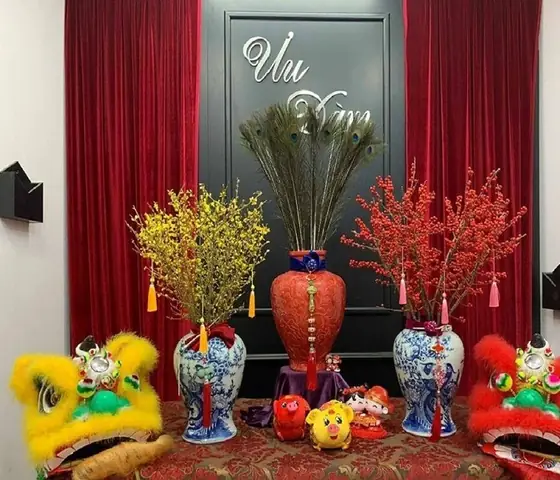 Lông Công Trang Trí Bàn Thờ Có Ý Nghĩa Gì Trong Phong Thủy? Lông Công Trang Trí Bàn Thờ Có Ý Nghĩa Gì Trong Phong Thủy?