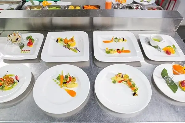 Lớp Học Trang Trí Món Ăn Nơi Nào?