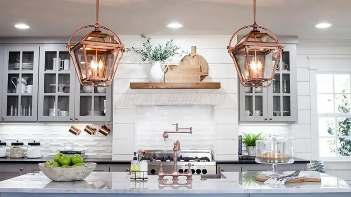 Sang Trọng Với Đèn Bằng Đồng Hoặc Hợp Kim Sắt