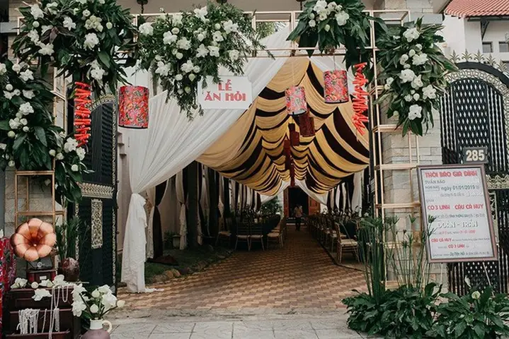 Backdrop Với Sách, Ảnh… Những Phụ Kiện Trang Trí Độc Đáo Backdrop Với Sách, Ảnh… Những Phụ Kiện Trang Trí Độc Đáo