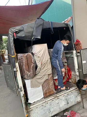 Đơn Hàng Tới Khách Hàng Đại Lý Trên Phố Đồ Gỗ Đê La Thành