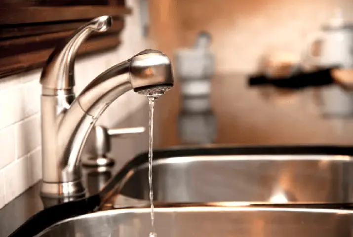 Đun Nước Sôi, Mở Vòi Nước Chảy