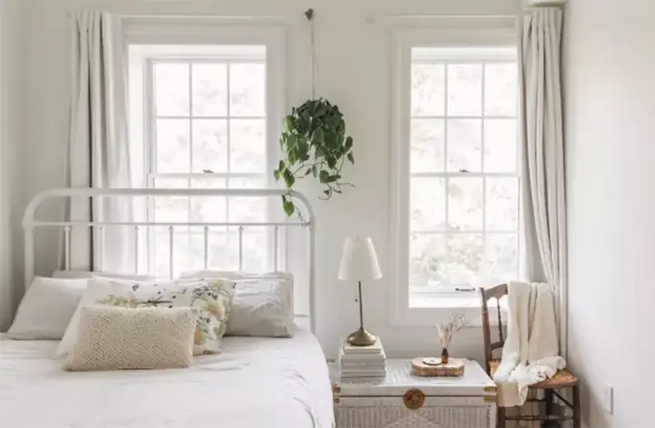 Cách Hóa Giải Khi Giường Ngủ Quay Đầu Ra Cửa Sổ