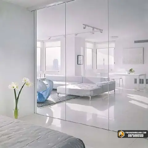 Ưu Điểm Vách Ngăn Kính Cường Lực