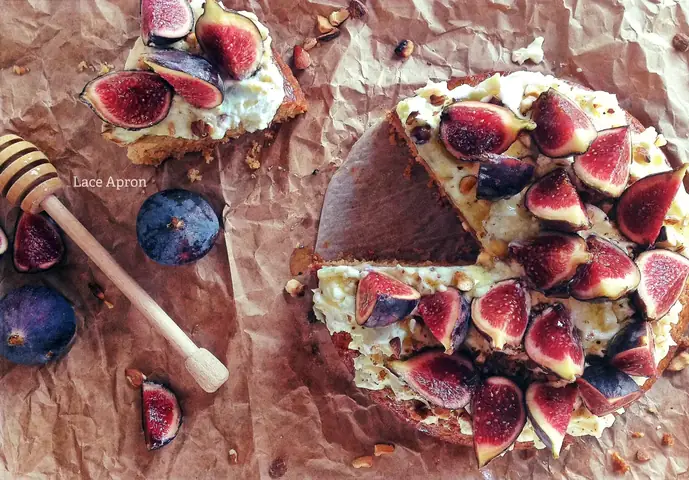 Bánh Quế Mật Ong Với Kem Mascarpone Và Quả Phỉ | Cinnamon ...