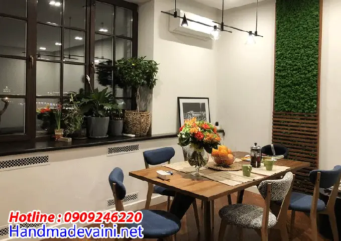 Tường Rêu Tạo Ra Bầu Không Khí Thư Giãn Cho Nhà Hàng