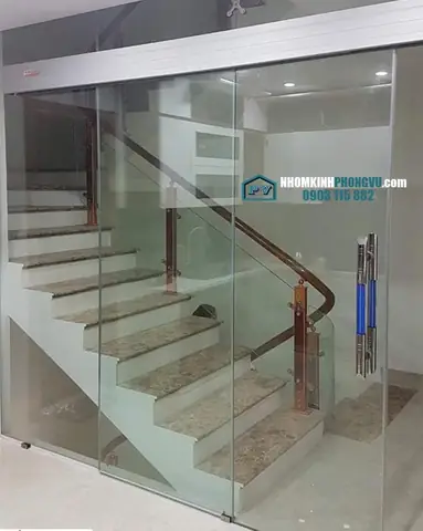 Vách Ngăn Sắt Cầu Thang Kết Hợp Kính